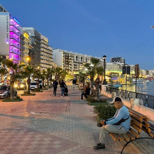 Seaside Apartment In Gzira Extérieur photo